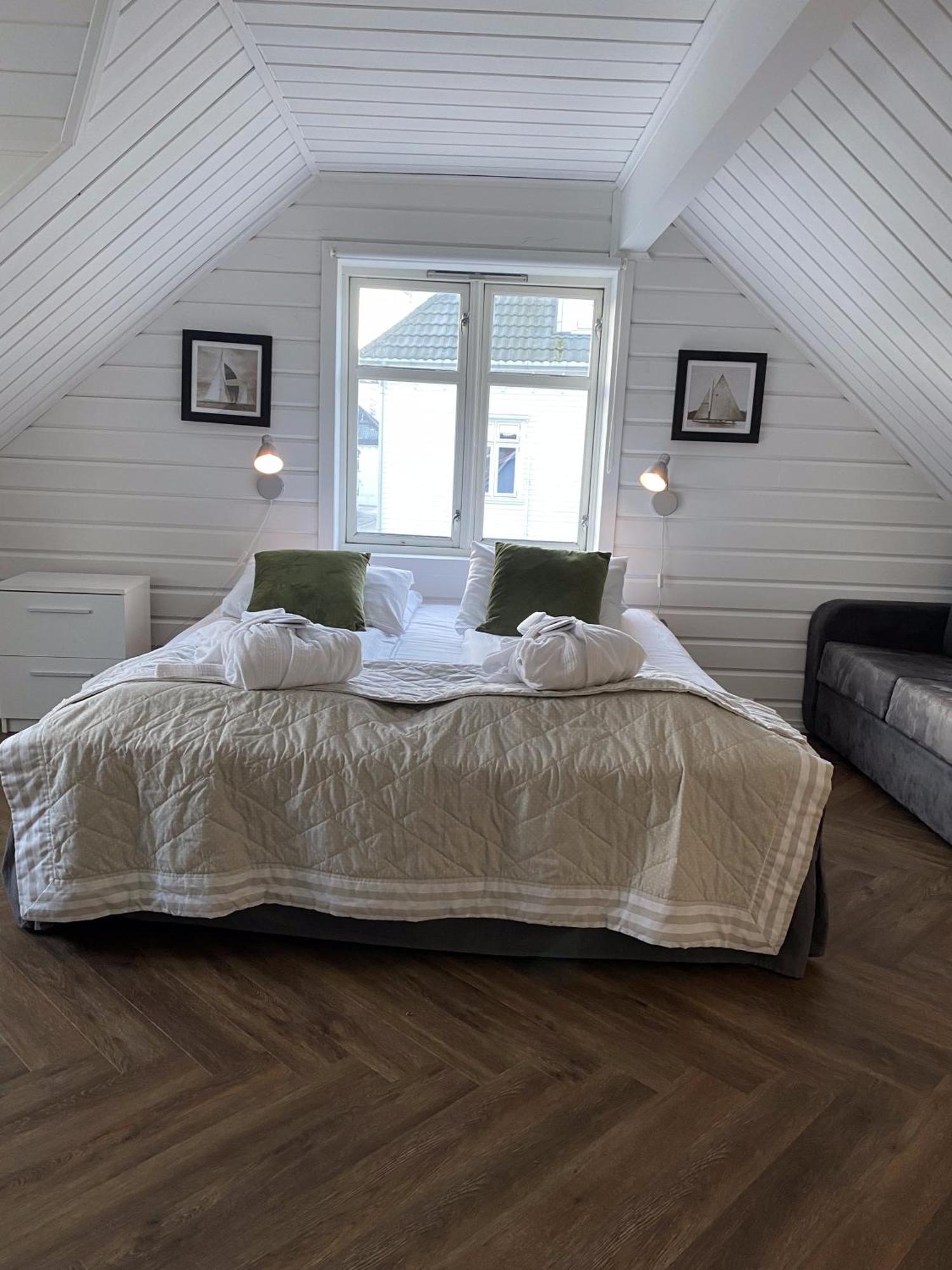 Enter Tromso - Luxury 4 Bedroom Apartment Екстер'єр фото